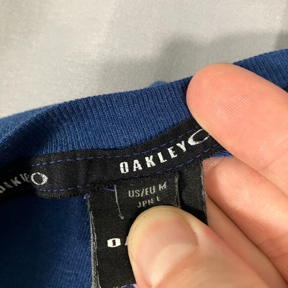 Oakley T-Shirt Men’s Medium Blue USA Flag Logo Graphic Tee - Picture 5 of 12